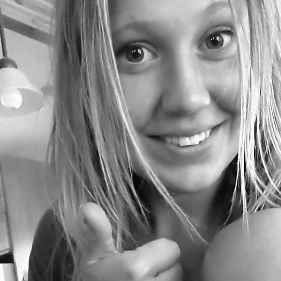 Meet your Posher, Melina - Picture 1 of 1